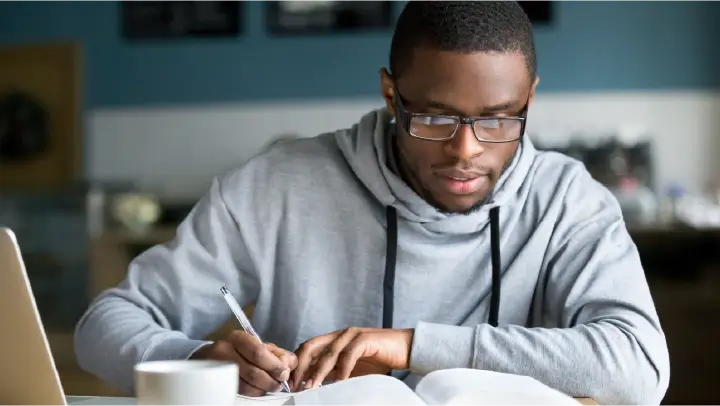 Pós-graduação online: como funciona, qual a melhor, bolsa de estudos e mais 