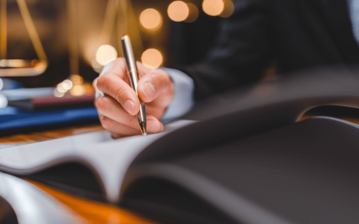 Tabelião: tudo o que você precisa saber sobre essa profissão. Confira aqui