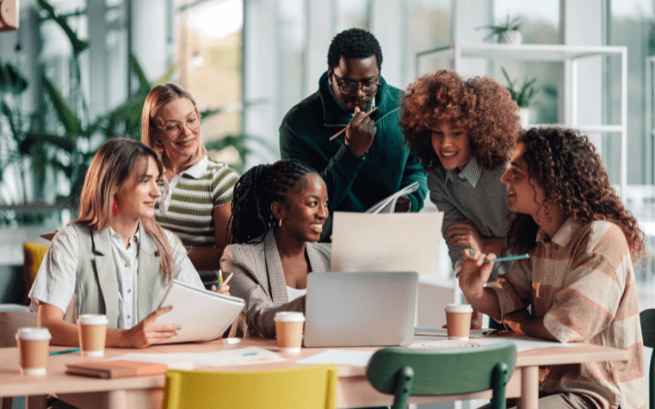 Analista de rh: o que faz, quanto ganha,  como ser e faculdade com bolsas de estudos