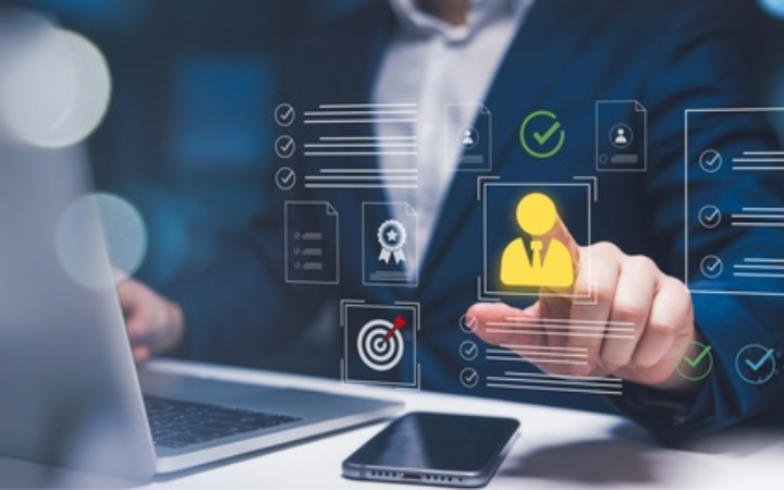 Gestor de tecnologia da informação: mercado de trabalho, o que faz, quanto ganha, o que estuda e bolsas de estudos